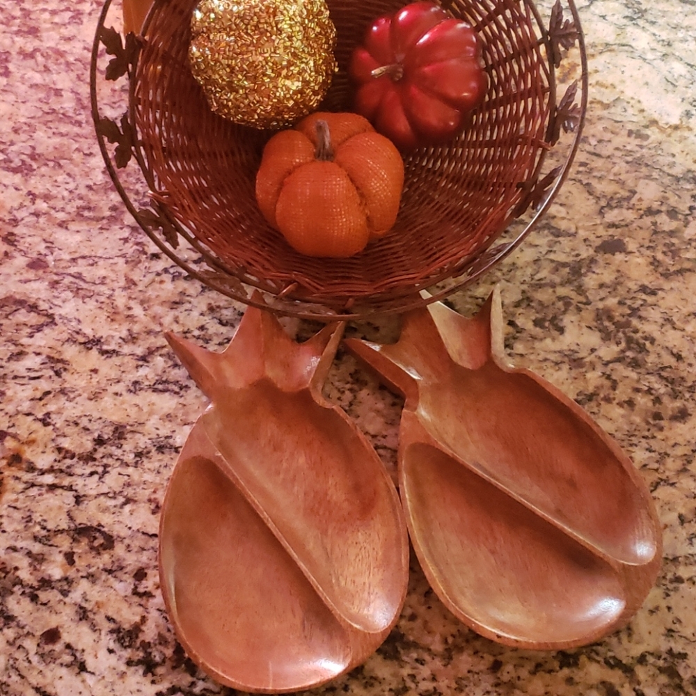Vintage wooden pineapple bowls